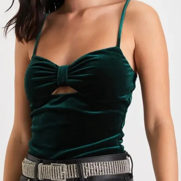 Lulus Undeniably Cute Emerald Green Velvet
Bow Bodysuit,Medium - Picture 9 of 9